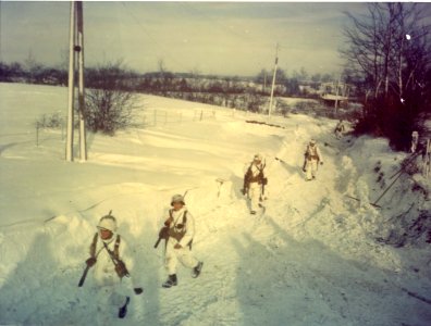 Infantrymen trudge through snow from Humpange, Belgium to …