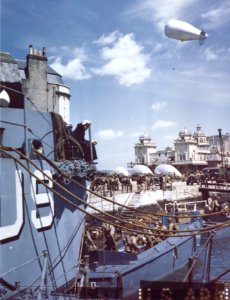 American troops at a British port descend into barges whic…