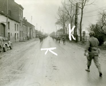 SC 329953 - 101st Airborne Infantry Division on the road b… photo