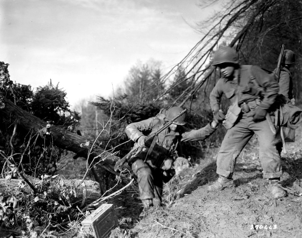SC 270663 - PFC Benny Barrow of St. Louis, Missouri gives …