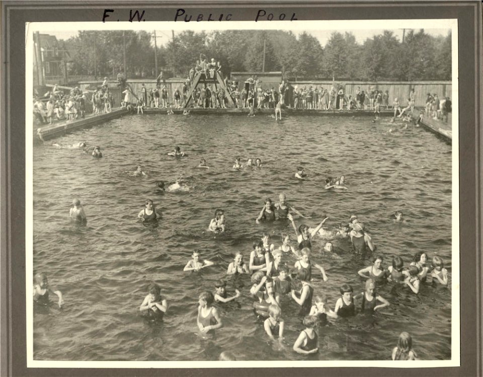 Fort William Public Pool, Girls' Day