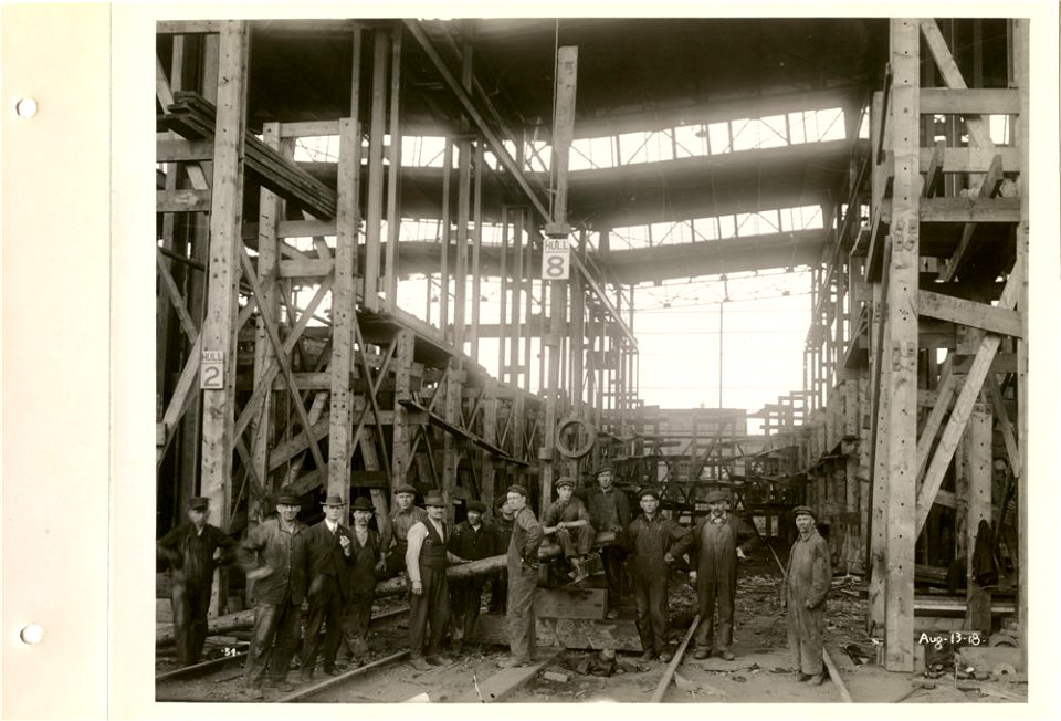 Keel for 8" hull laid immediately after launching "Mantoue…