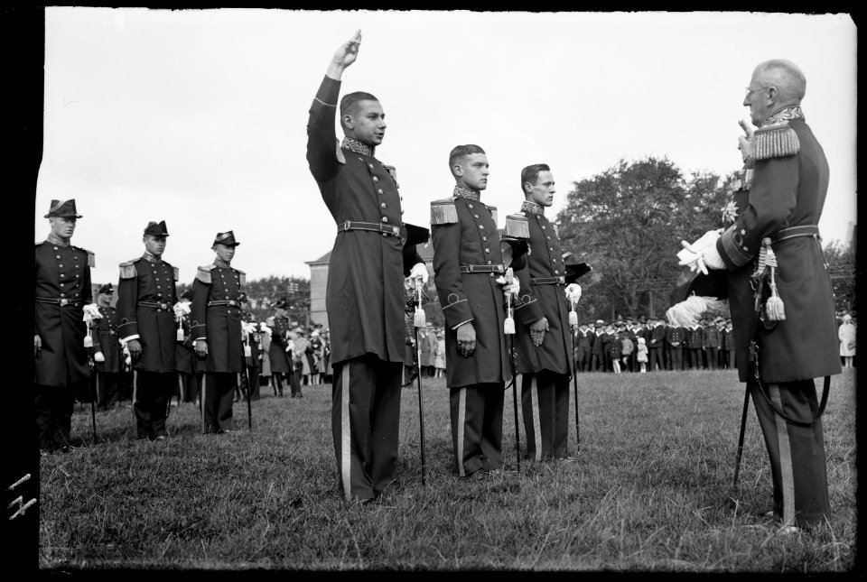 Beëdiging van jonge officieren