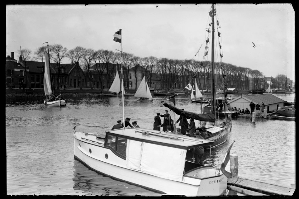 Motorboot en zeiljacht 'Avontuur'