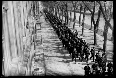 marcherende marinesoldaten