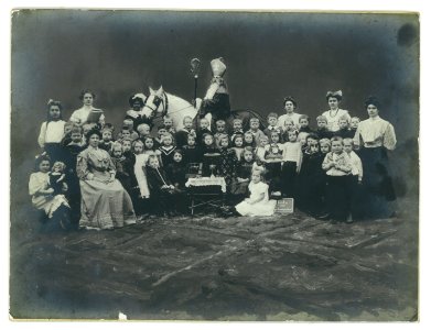 Sinterklaas op bezoek bij bewaarschool photo