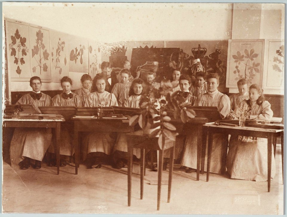 Huishoud- en Industrieschool 1896