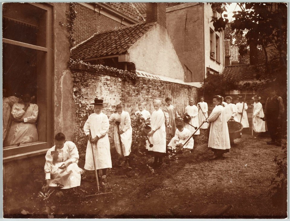 Huishoud- en Industrieschool 1896