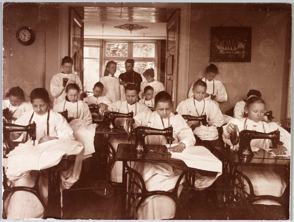 Huishoud- en Industrieschool 1896
