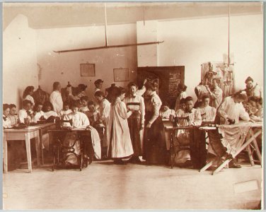 Huishoud- en Industrieschool 1896 photo