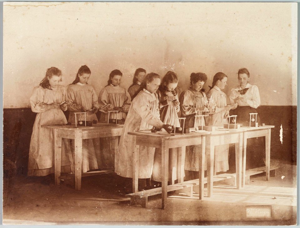 Huishoud- en Industrieschool 1896