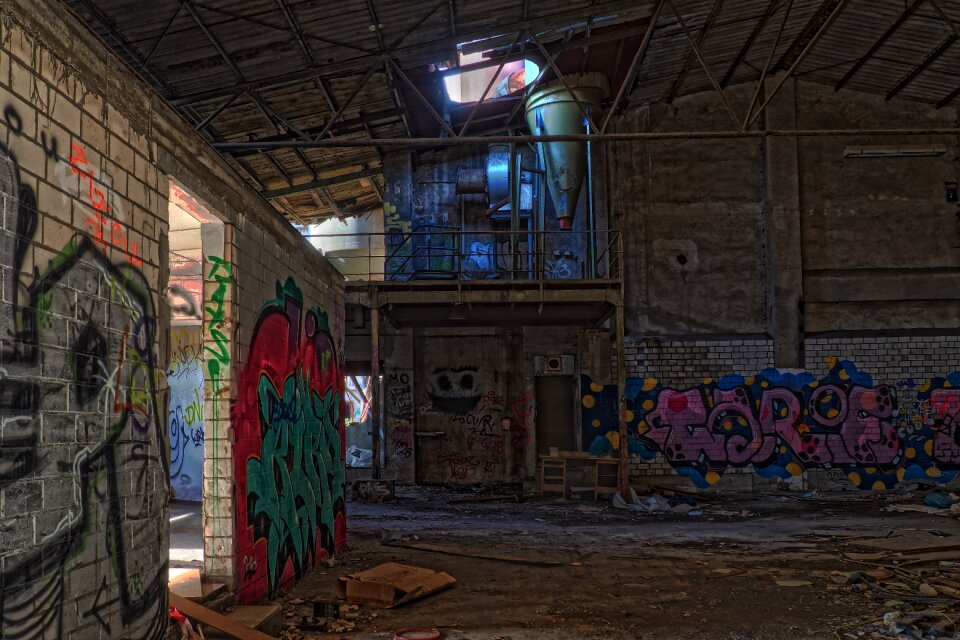 Building warehouse empty