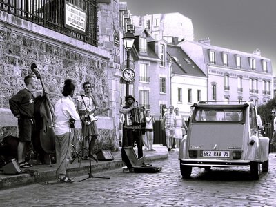 Musicians citroën 2cv street scene photo