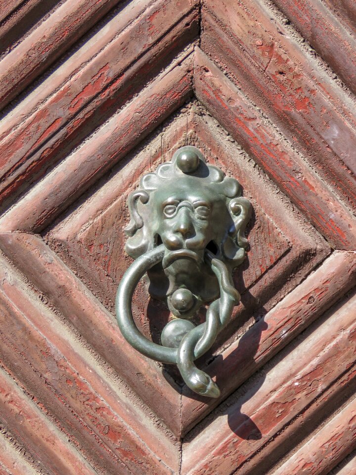 Knocker door knocker metal