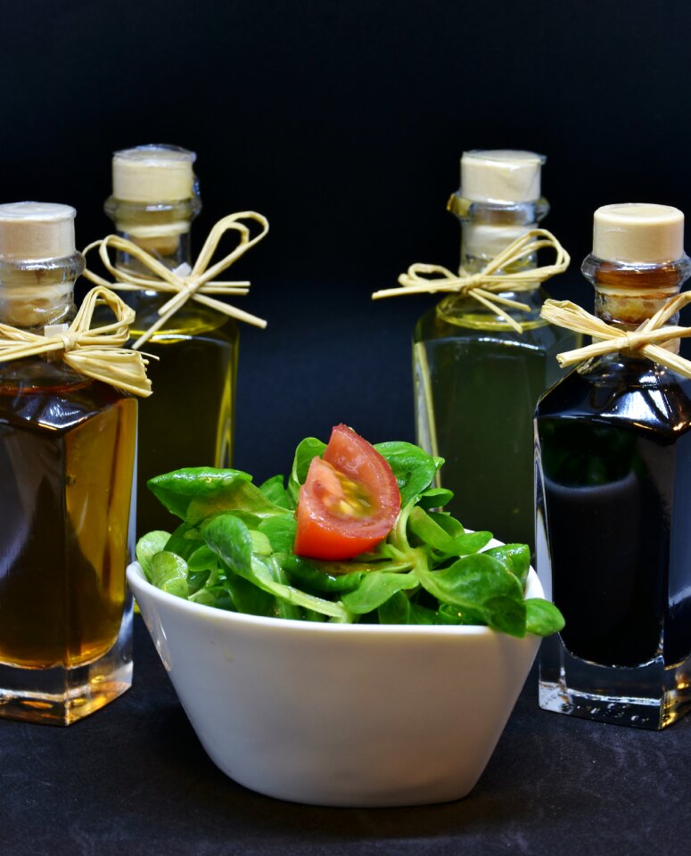 Vinegar spices lamb's lettuce
