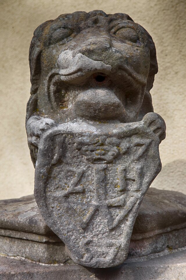 Steinmetz carved old