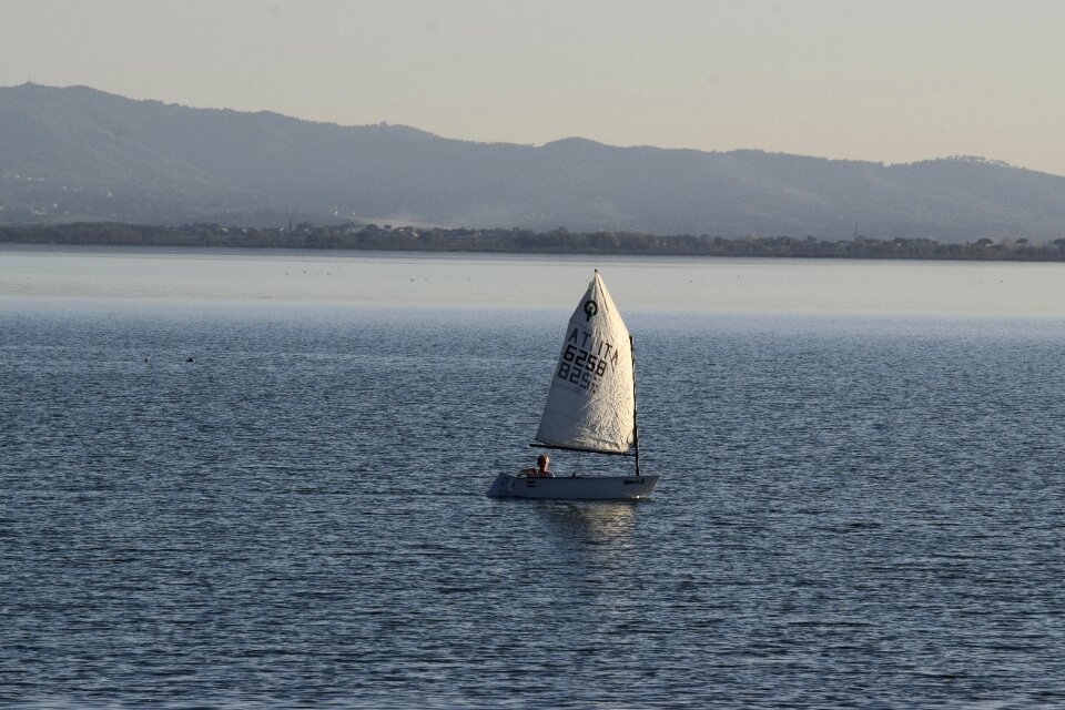 Boat travel vela photo