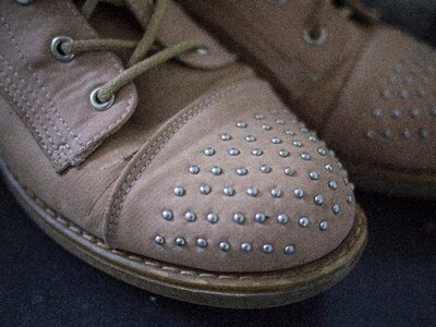 Studs fashion laces