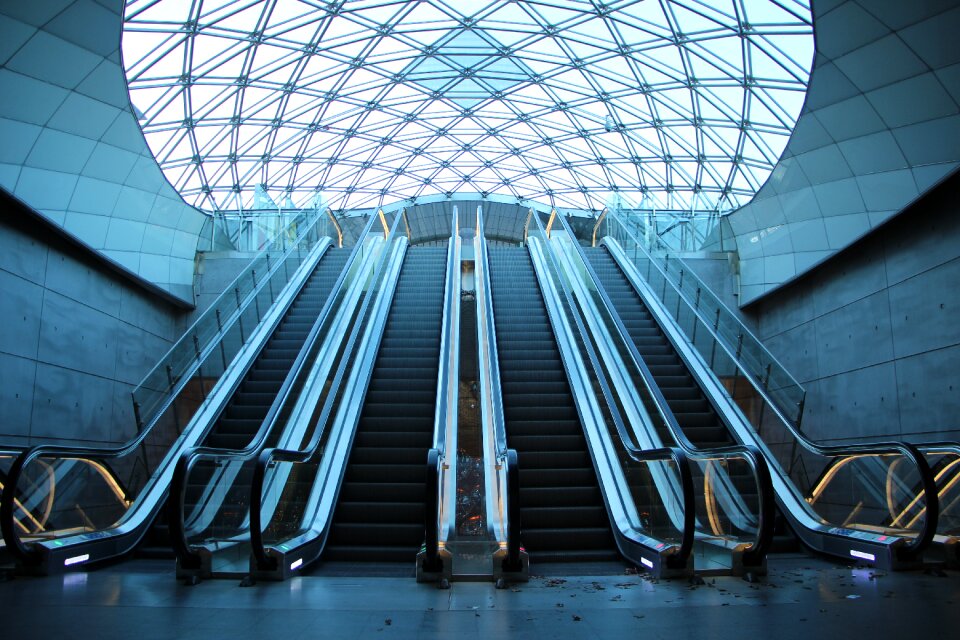 Malmö triangelstationen escalators