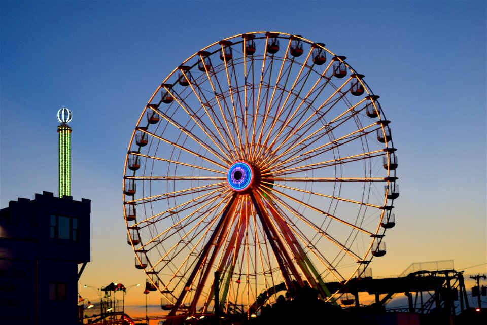 Ferris wheel tower vacation