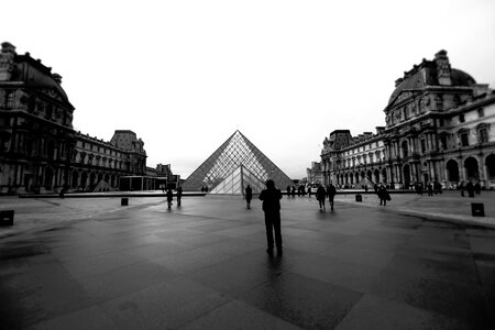 Structure louvre museum