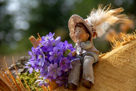 Log figure boy