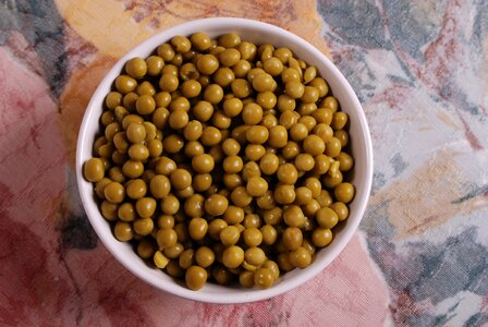Eating pod peas
