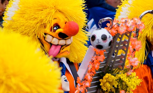 Larva mask drums