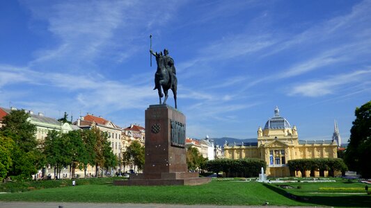 Statue art museum