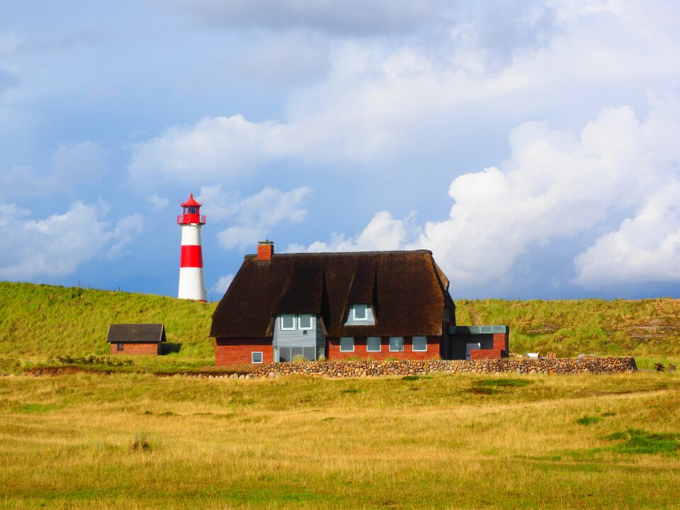 Red-and-white striped list ost lighthouse list ost
