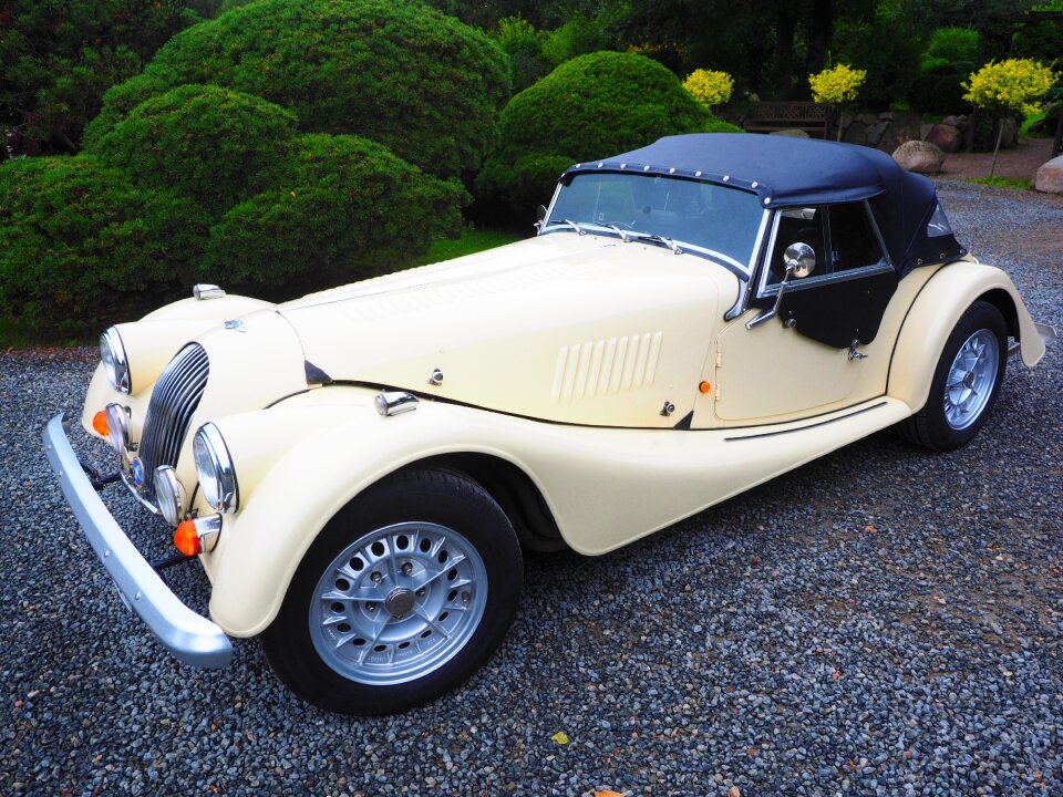 Oldtimer nostalgic open-top sports cars