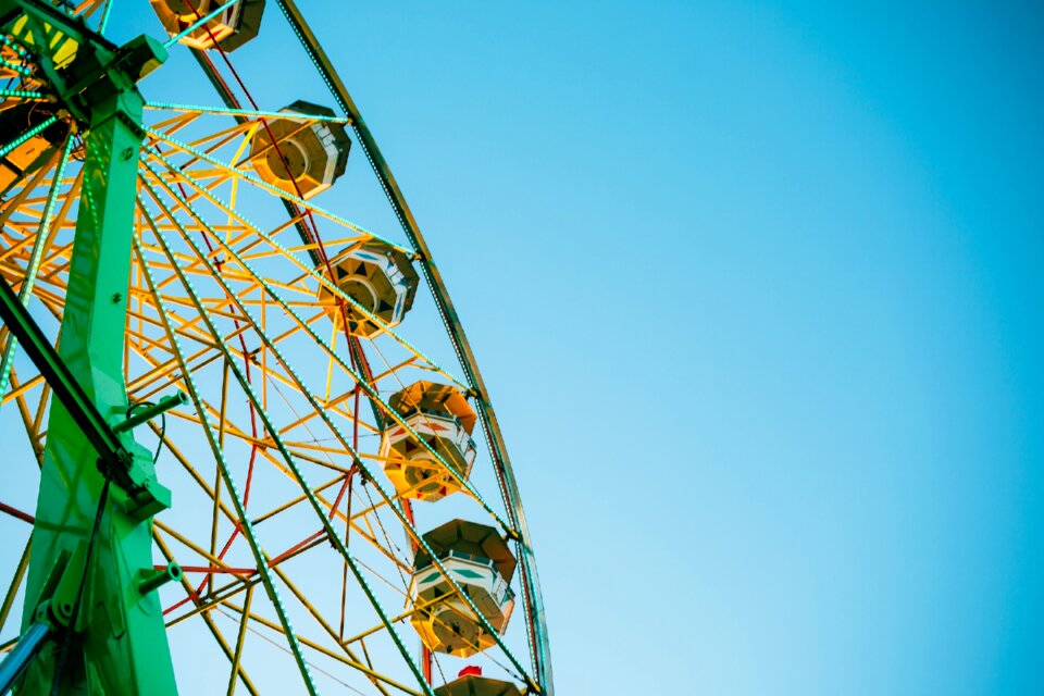 Ride ferris wheel sky