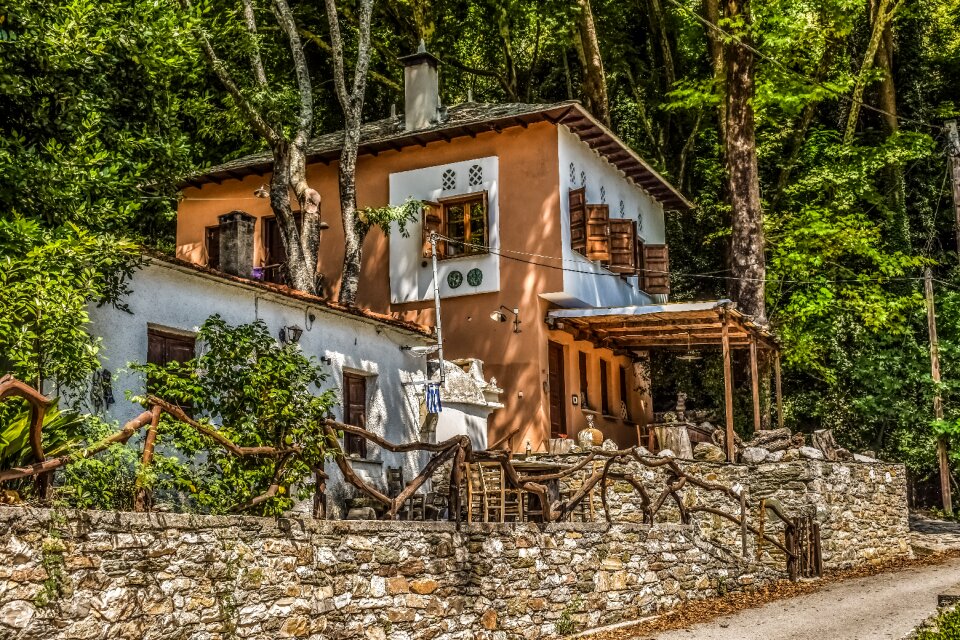 House architecture traditional
