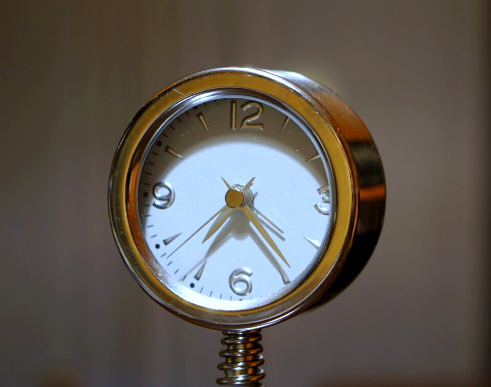 Hands minutes time passes