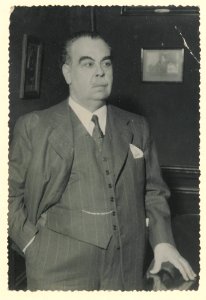 "Retrato de Manuel Blasco Garzón. En reverso :"Dorita la sobrina que te quiso toda la vida y te sigue queriendo vivo o muerto a mi padrino, Dorita. Con cariño, Rafael Trini y Jorge"