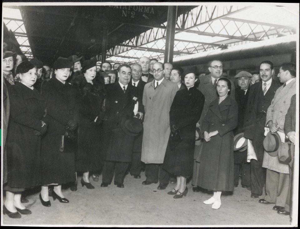 "Manuel Blasco Garzón, retrato de grupo. En reverso : "LLegando a Córdoba" "