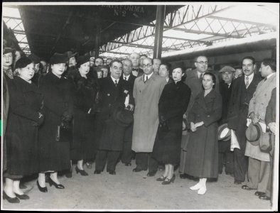 "Manuel Blasco Garzón, retrato de grupo. En reverso : "LLegando a Córdoba" "