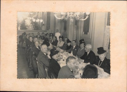 "Manuel Blasco Garzón, retrato de grupo en banquete."