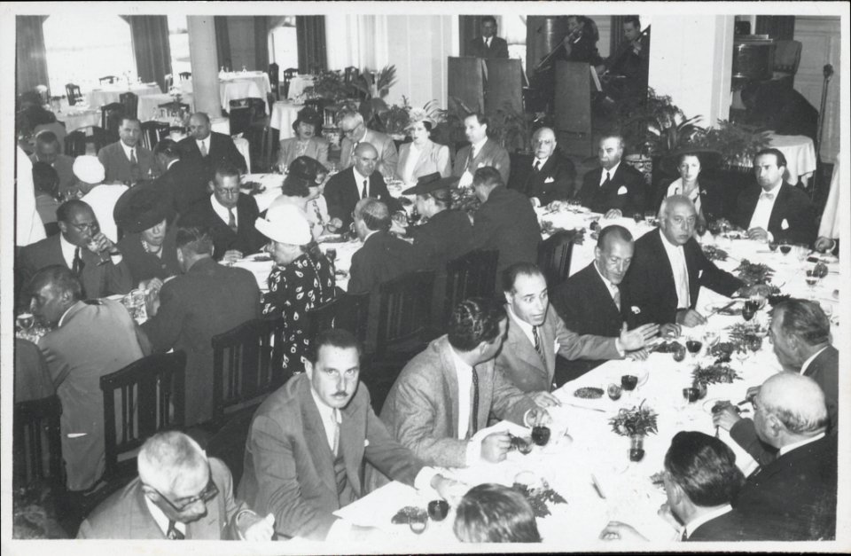 "Manuel Blasco Garzón, retrato de grupo en banquete"