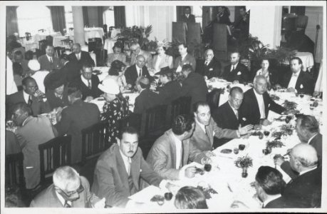 "Manuel Blasco Garzón, retrato de grupo en banquete"