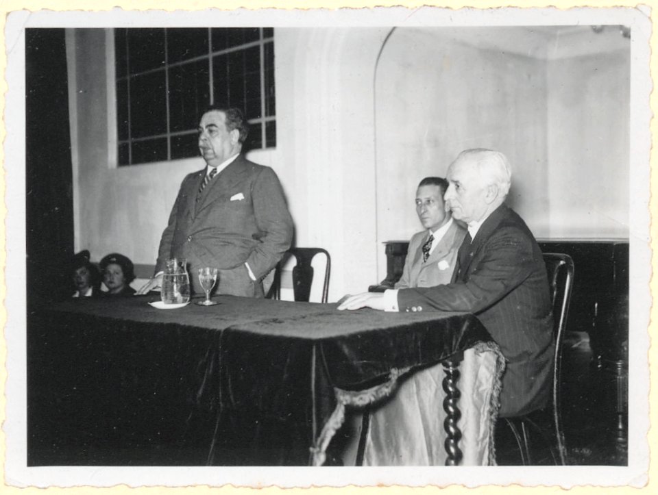 "Manuel Blasco Garzón. En reverso "(lugar ilegible, 29 - Oct. 1929- Diario "El día")"