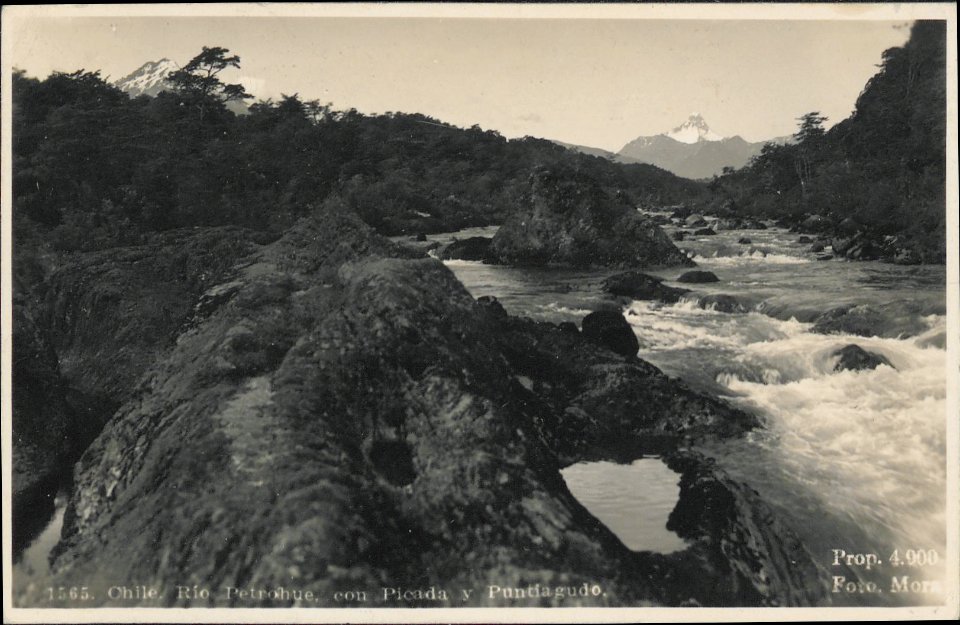 "Postal. Paisaje Chileno. En anverso: "Chile. Rio Petrohue con Picada y Puntiagudo". Manuel Blasco Garzón "