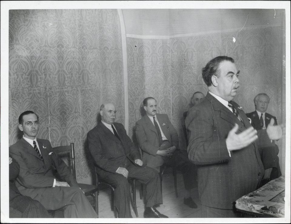 "Manuel Blasco Garzón. En reverso: "Mendoza""
