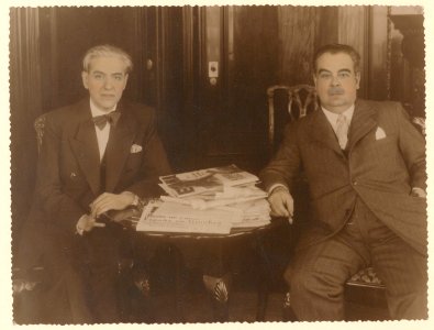 "Manuel Blasco Garzón. En reverso: Embajada de España [con Felipe Jiménez de Asúa, 1937]"