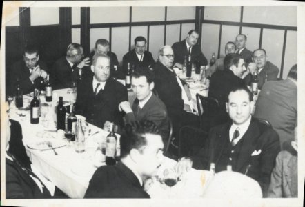 "Grupo en banquete"