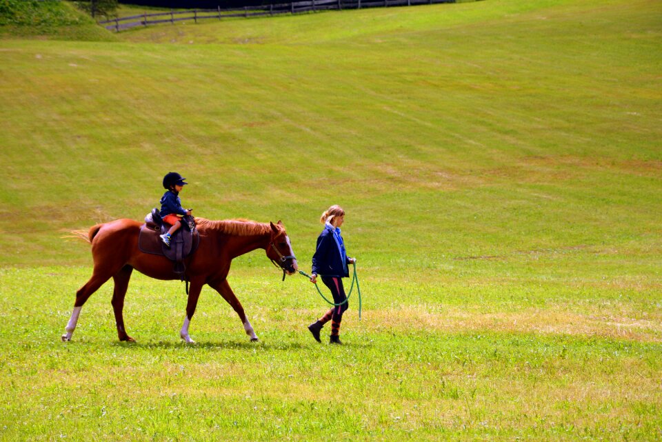 Accompany child instructor