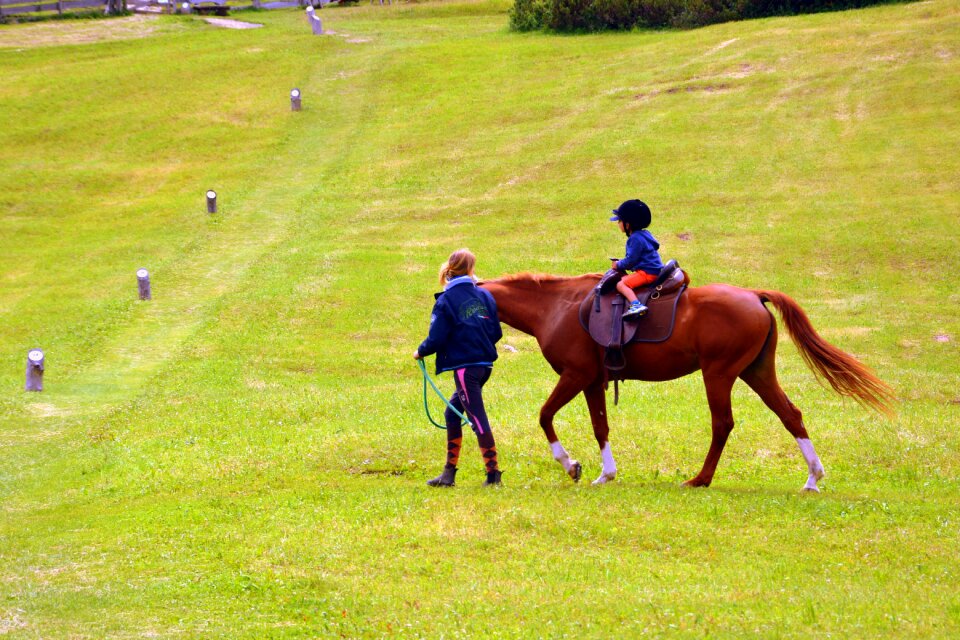 Accompany child instructor