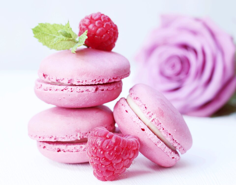 Raspberries mint pastries