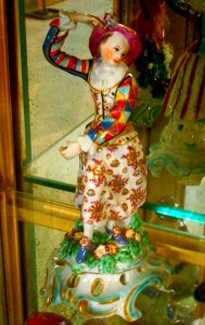 Colombina - porcelain made in England at the Bow factory in East London, about 1765-68 - Museum of Villa Pignatelli in Naples (45137915711)