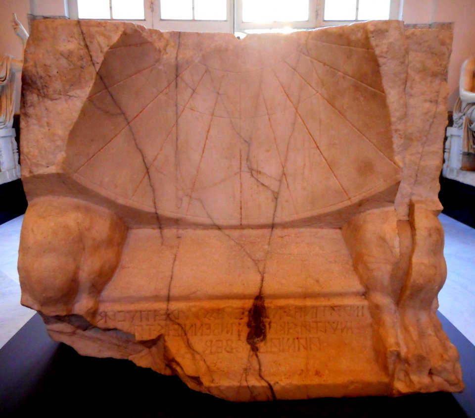 Sundial from Pompeii (before 79 AD), Stabian Baths - Exhibition The hours of the Sun. Geometry and Astronomy of ancient Roman sundials, up to January 31, 2019 at Archaeological Museum of Naples (43236307560)